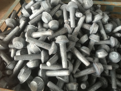 鍛件尺寸差異大，優(yōu)選力量范圍廣的壓力機(jī)